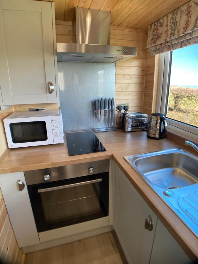 The Cedar Tiny House Villa Coldingham Bagian luar foto