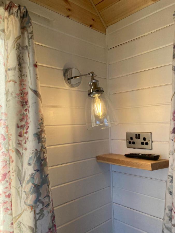 The Cedar Tiny House Villa Coldingham Bagian luar foto